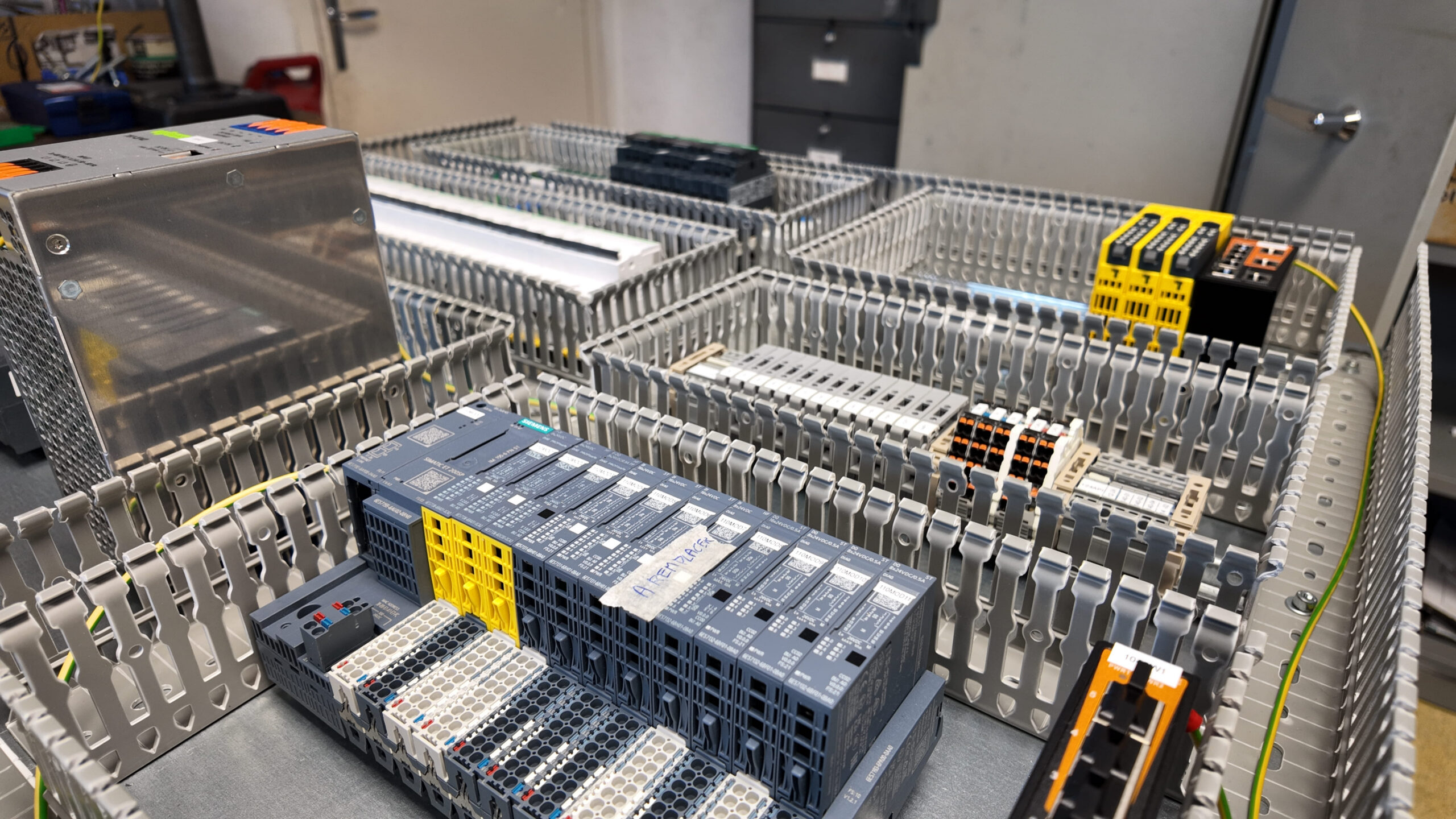 cablage electrique d'armoire pour des machines qui assurent la maintenance